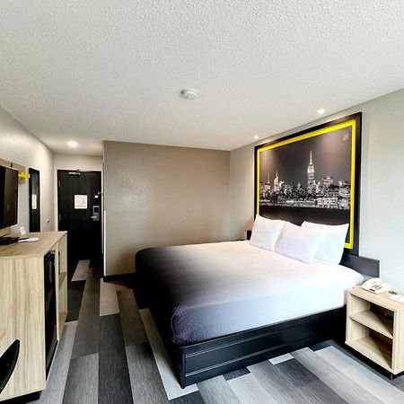 Hotel Super 8 By Wyndham Cedar Rapids Exterior foto