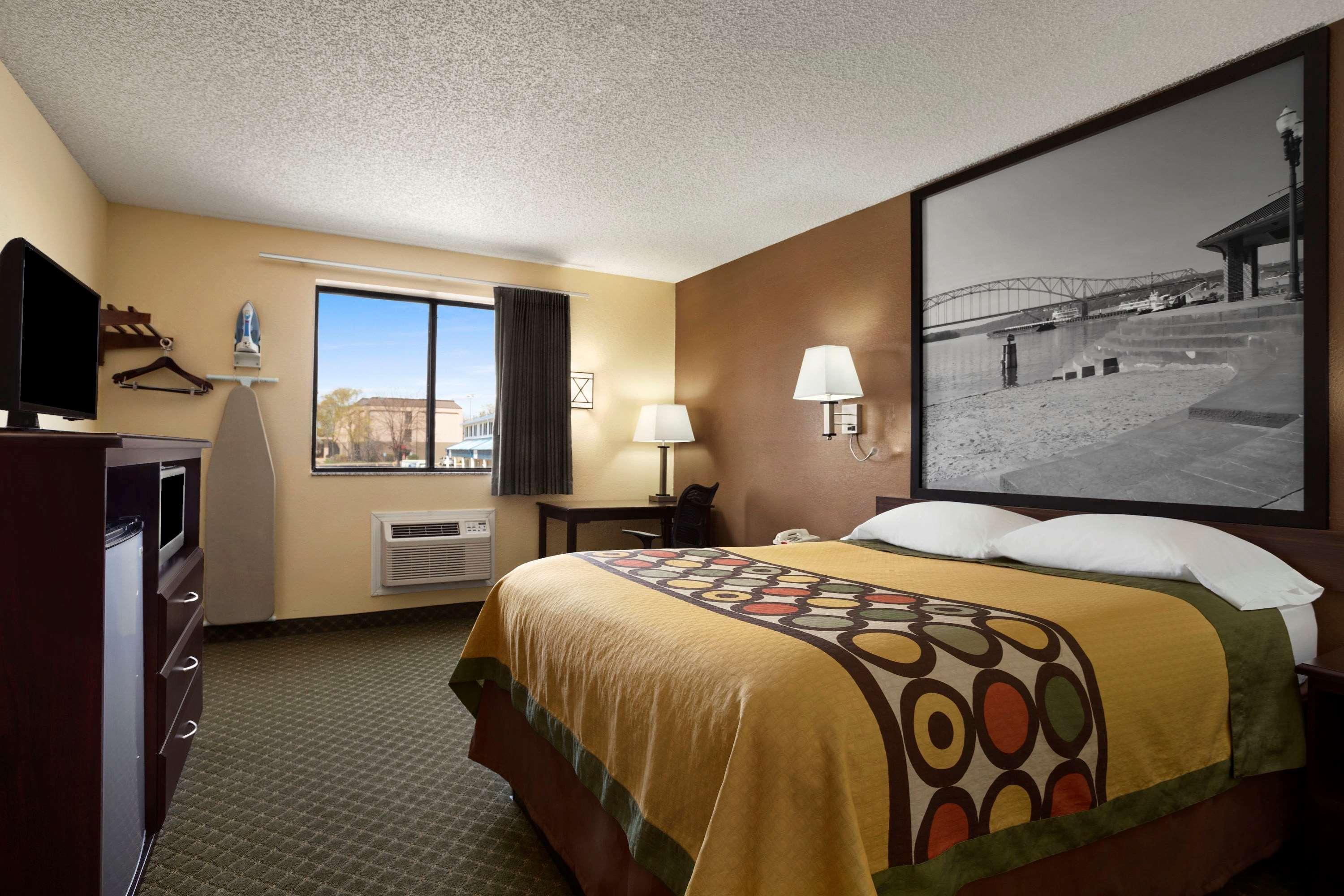 Hotel Super 8 By Wyndham Cedar Rapids Exterior foto