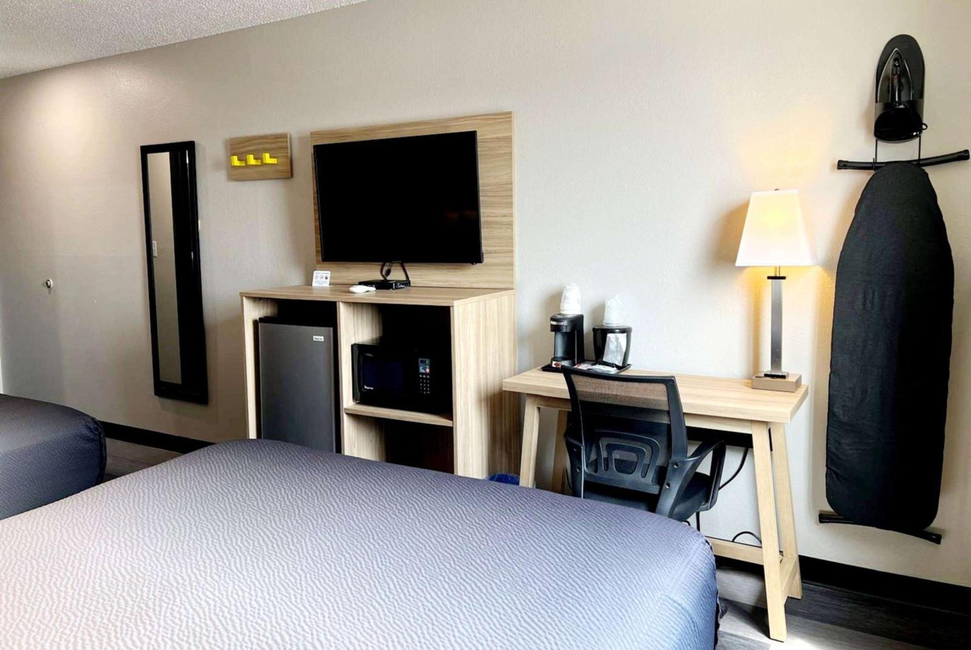 Hotel Super 8 By Wyndham Cedar Rapids Exterior foto