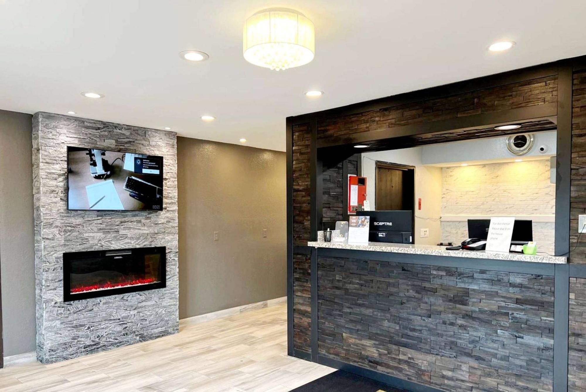 Hotel Super 8 By Wyndham Cedar Rapids Exterior foto