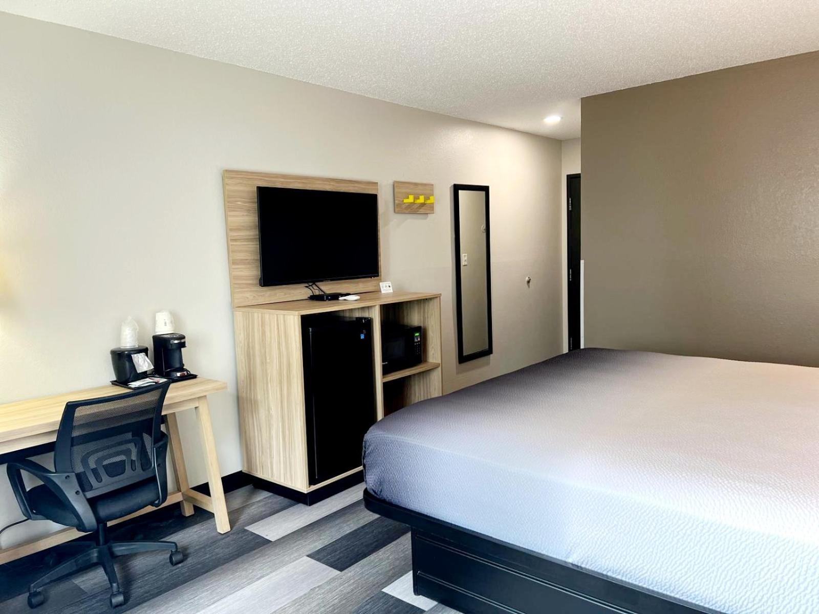 Hotel Super 8 By Wyndham Cedar Rapids Exterior foto