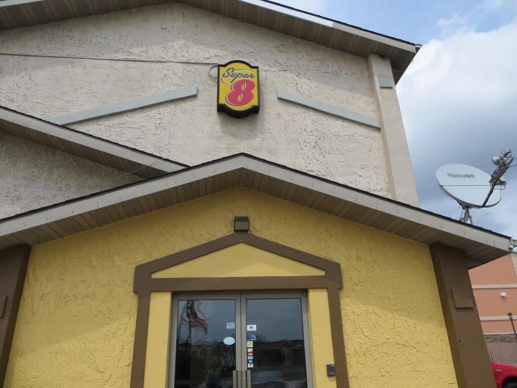 Hotel Super 8 By Wyndham Cedar Rapids Exterior foto