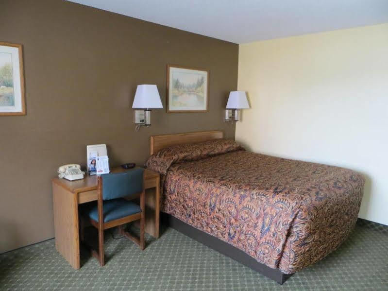 Hotel Super 8 By Wyndham Cedar Rapids Exterior foto