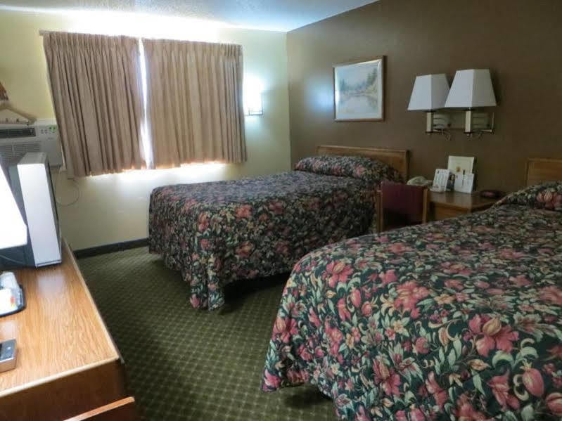 Hotel Super 8 By Wyndham Cedar Rapids Exterior foto